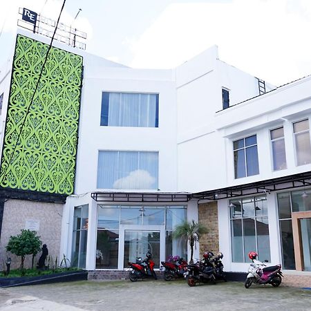 Urbanview Hotel Ratu Elok Syariah Banjarbaru By Reddoorz Martapura  Exterior photo